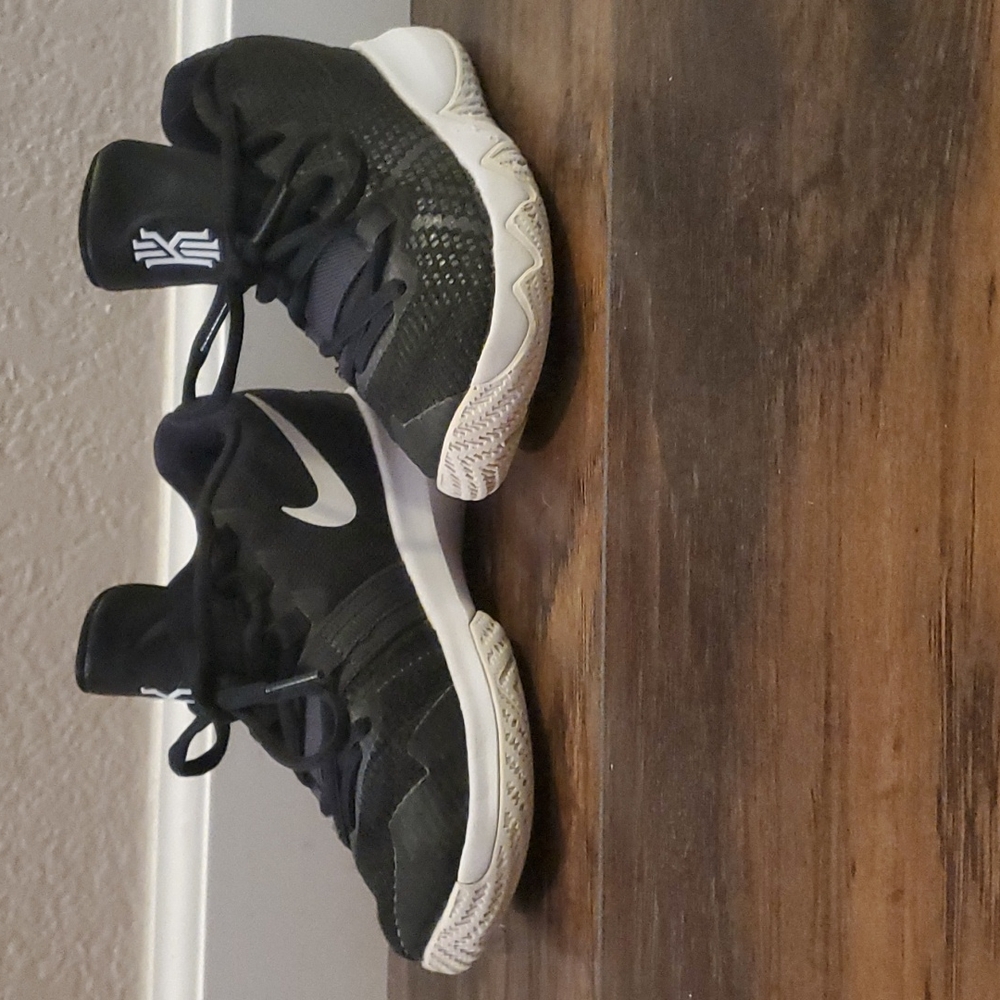 Nike Kyrie Irving FlyTrap Boys Sz 12C